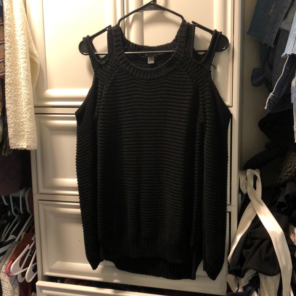 Forever 21 cold shoulder sweater S